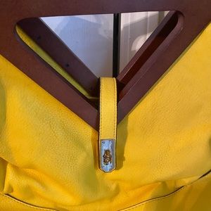 Beautiful leather purse w/dark wood handle.